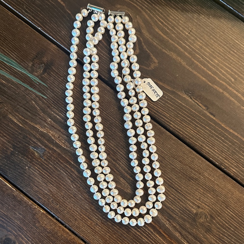 Premier Designs Classic White Pearl Necklace